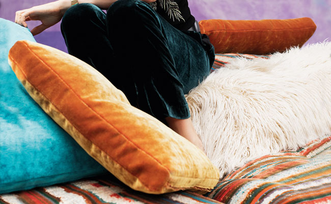 In der Bretz Möbel-Boutique finden Sie Designerkissen und Dekorationen wie Teppiche und Bettvorleger für Zuhause!