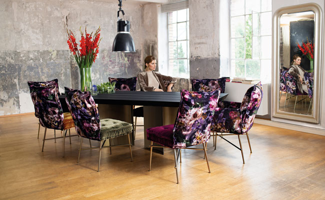 Die großflächigen Tische Samurai N 120 E oder Ohlinda N 118 E bieten genügend Platz für Ihre ganze Familie oder Ihre Gäste, die Sie zum Essen zu sich nach Hause einladen! Speisen Sie an den einzigartigen Designer-Esstischen aus dem Bretz Sortiment der Serie Samurai oder Ohlinda!