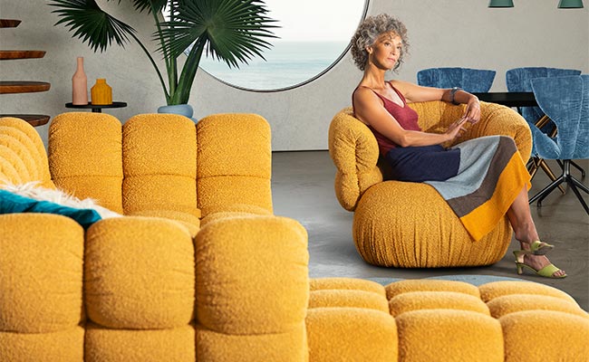 Kombinieren Sie Ihre Wohnzimmermöbel mit den Designersofas und Sesseln aus dem Bretz Möbelstore in München!